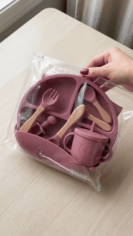 Set de alimentación infantil en uso